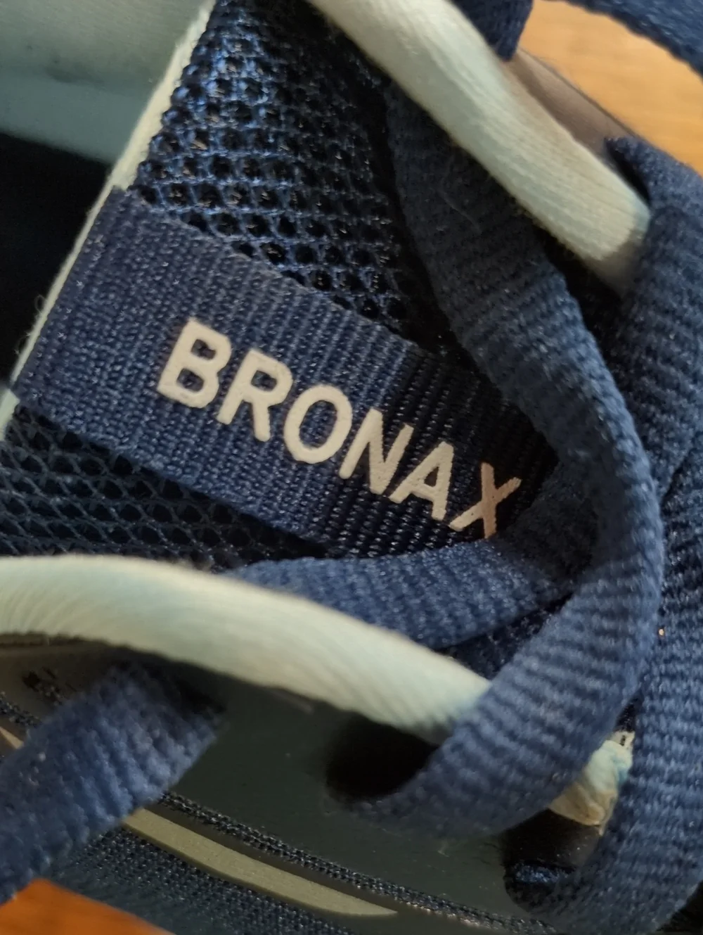 Bronax Wide Toe Box Road Running Shoes Womens Size 40